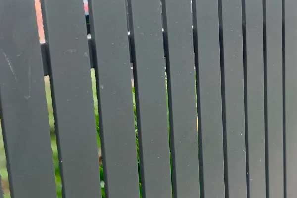 Забор из металлического штакетника