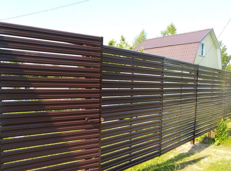 забор из горизонтального штакетника